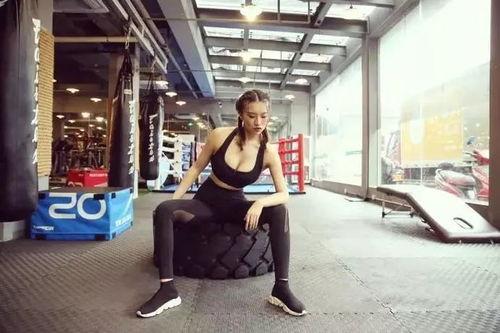 欧美成人大妞在线视频,揭秘成人娱乐产业新趋势